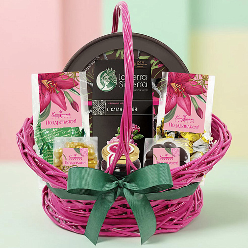 Подарочная корзина: драже, конфеты глазированные, варенье, чай