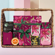 Подарочная корзина: конфеты глазированные, конфеты "Ассорти", варенье, чайный напиток