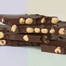 Горький шоколад с фундуком (ломаный)