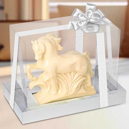 "Лошадь в траве" скульптура шоколад белый 