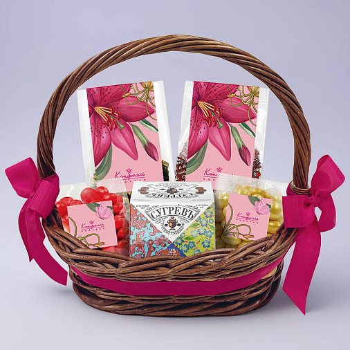 Подарочная корзина: драже, мармелад-суфле, чай