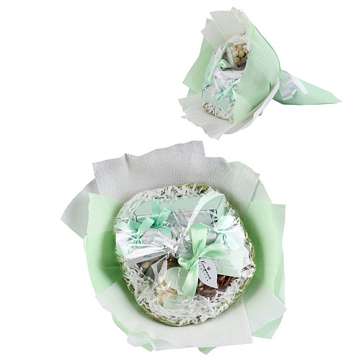 Букет нежно-зеленый из шоколада, драже и конфет 375г 