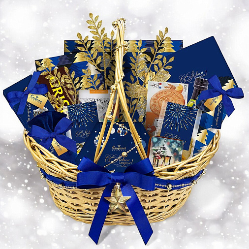 "Новогодняя корзина": мармелад-суфле, ассорти, суфле, драже, фруктовые чипсы, чай