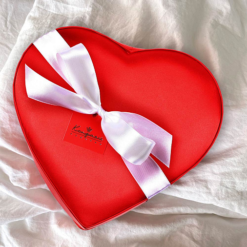 Свежая клубника и бананы в шоколаде набор сердце 410г