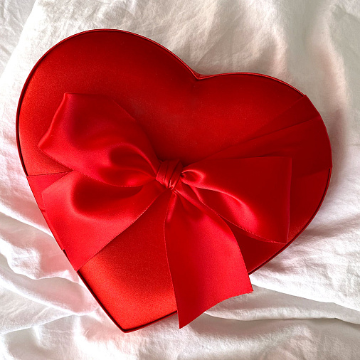 "Моему любимому" сердце с конфетами ассорти