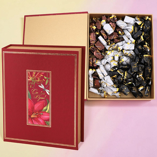 Роскошное собрание конфет суфле в горьком шоколаде