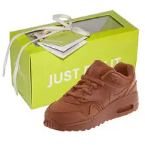 Кроссовок из молочного шоколада Nike 670г
